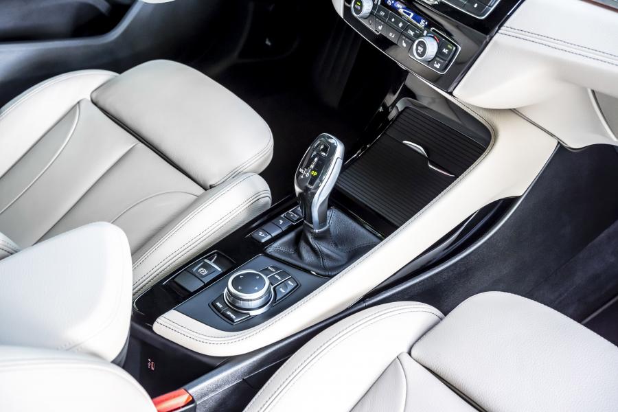 Детали интерьера BMW X1 xDrive25d xLine (F48) 2019 года  (WW) (фото 55 из 99)